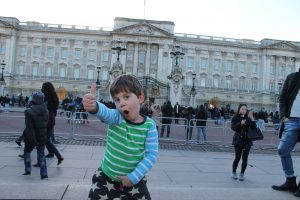 Thumbs up for the Queen's pad at Buckingham Palace Top 10 Places For Kids In London Kidrated