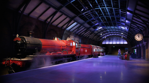 Harry potter Experience Warner Bros Studio Tour London Leavesden KidRated reviews Platform 9 3/4