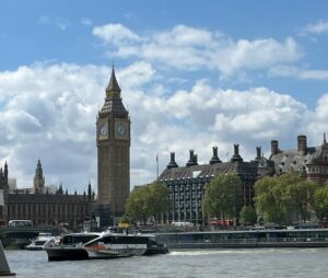 How to Travel on the London Underground with Kids - A KidRAted Guide