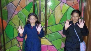 The Shrek Experience gets a 10 from Lauren & Abi