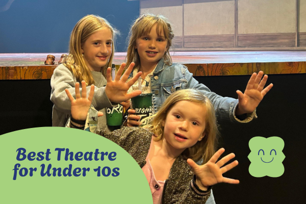 3 girls at the theatre giving a kidrating