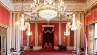 Explore Buckingham Palace State Rooms with your family!