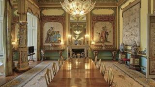 Explore Buckingham Palace State Rooms with your family!