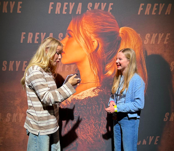 VIP Meet and Greet – KidRated's Molly Meeting Freya Skye