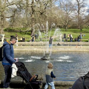 Dad and child by the fountain in Hyde Park